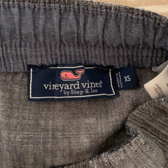 Vineyard Vines mens grey patterned shorts, size XS - Picture 2 of 3